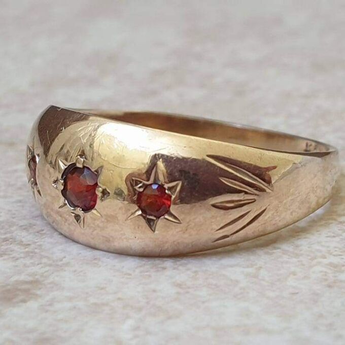 Three Stone Garnet Gypsy Ring in 9ct Gold, a UK L or a US 5 3/4