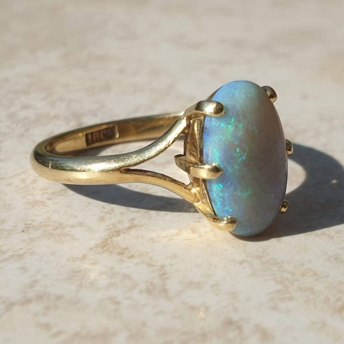Beautiful Opal Solitaire Ring in 18ct Gold,  a UK N or a US 7.