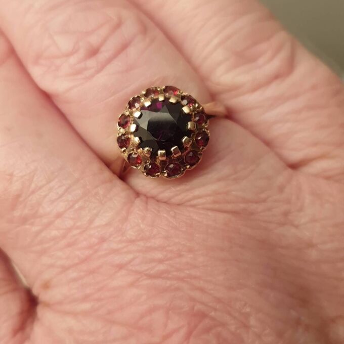 Garnet Cluster Ring in 9ct Gold, a UK K 1/2 or a US 5 1/2
