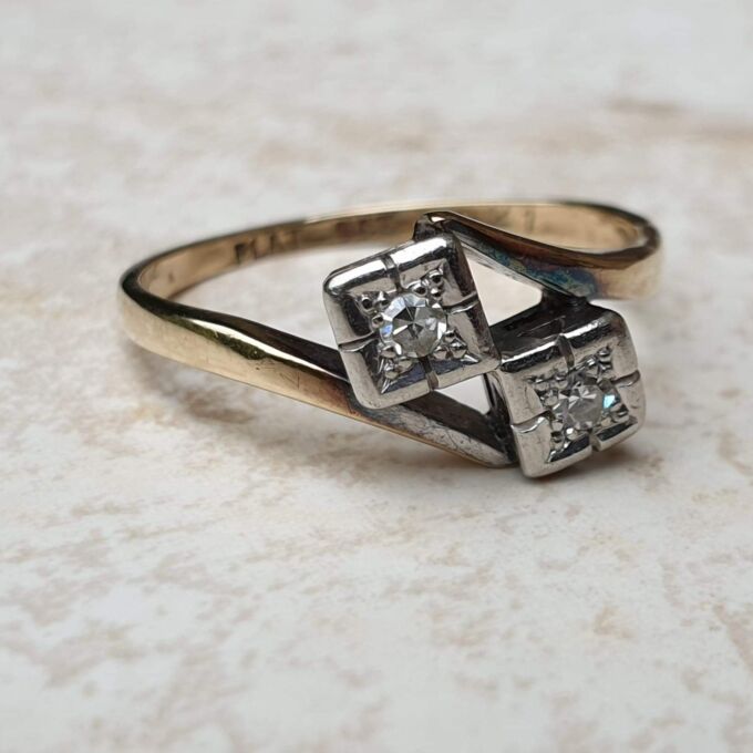 Art Deco Diamond Ring in 9ct Gold and Platinum, a UK N 1/2 or a US 7 1/4.