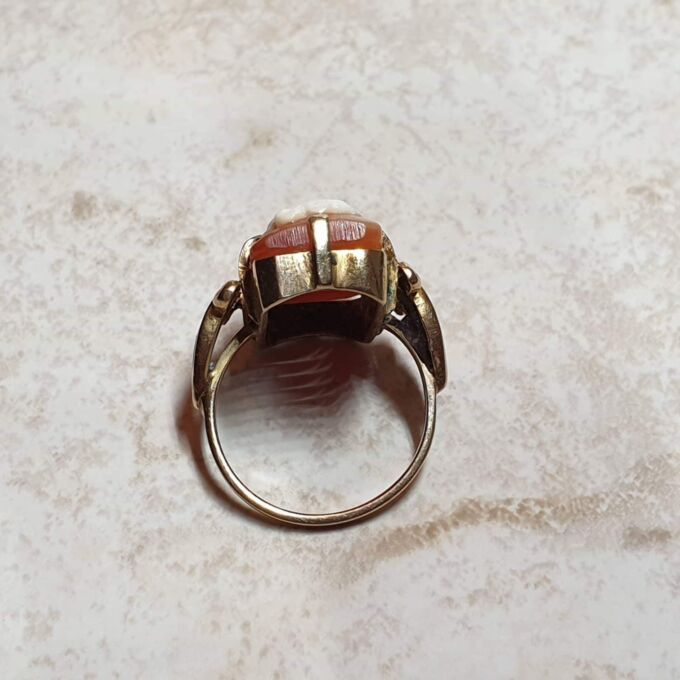 Huge Cameo Ring in 9ct Gold, a UK J or a US 5