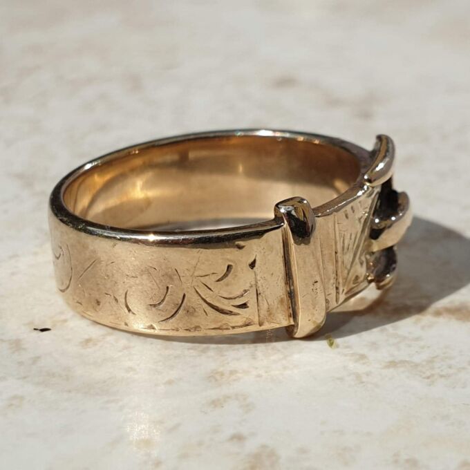 Buckle Ring in 9ct Gold,  a UK K 1/2 or a US 5 3/4.