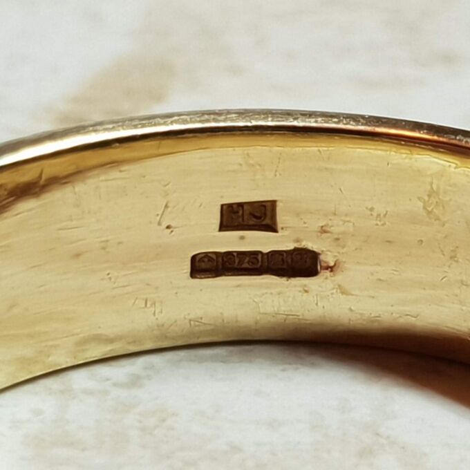 Celtic Knot Wedding Band in 9ct Gold,  a UK M 1/2 or a US 6 1/2.