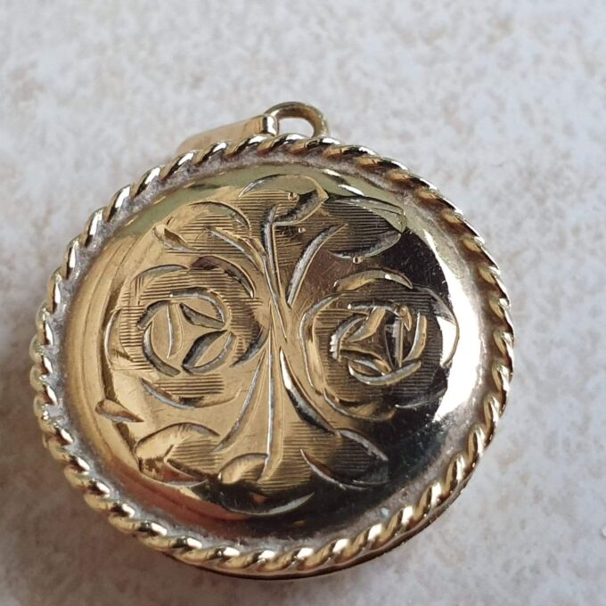Unusual Circular Locket in 9ct Gold