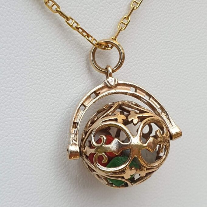 Dice Spinner Pendant in 9ct Gold