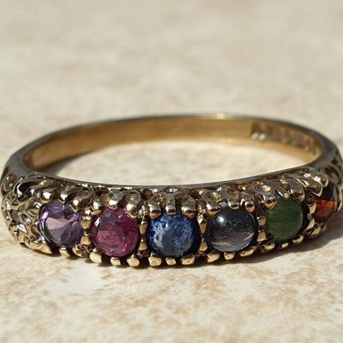 Multi Stone DARLING Acrostic Ring in 9ct Gold, a UK N 1/2 or a US 7 1/4
