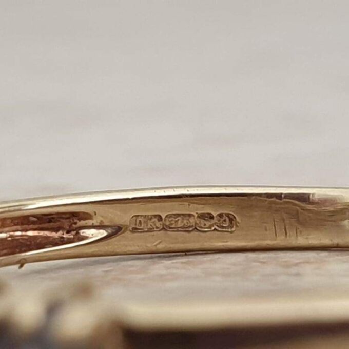 Five Stone Alexandrite Colour Change Ring in 9ct Gold, a UK L 1/2 or a US 6 1/4.