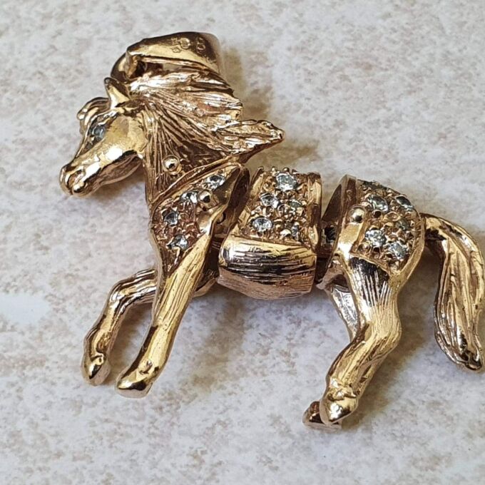 Articulated Pony Pendant in 9ct Gold