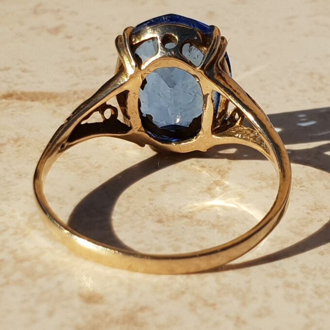 Eye-catching Blue Paste Solitaire in 9ct Gold, a UK P 1/2 or a US 8 1/4.
