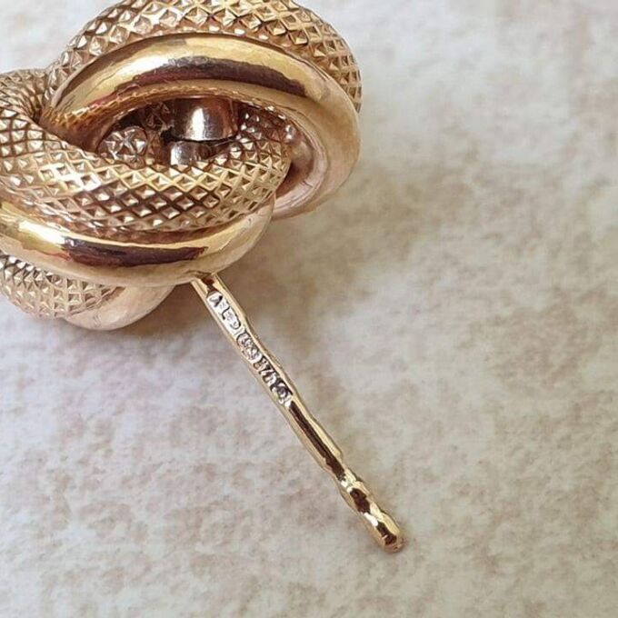 Bold Knot Stud Earrings in 9ct Gold.