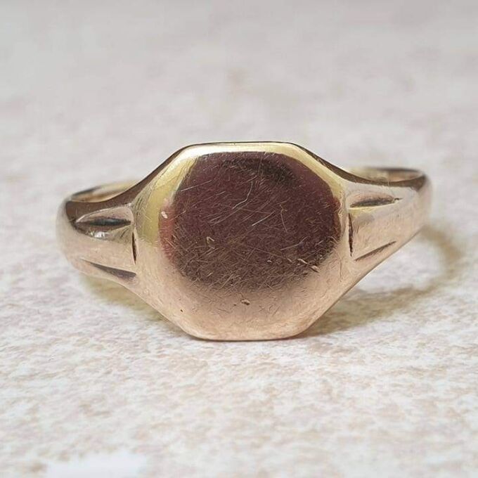 Simple Octagonal Signet Ring in 9ct Gold.