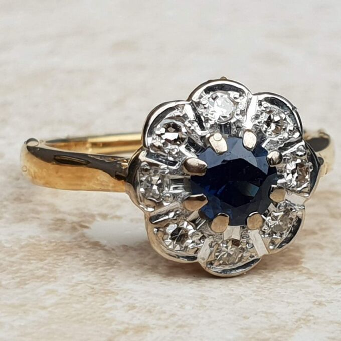 Antique Sapphire and Diamond Daisy Ring in 18ct Gold, a UK I 1/2 or a US 4 3/4.