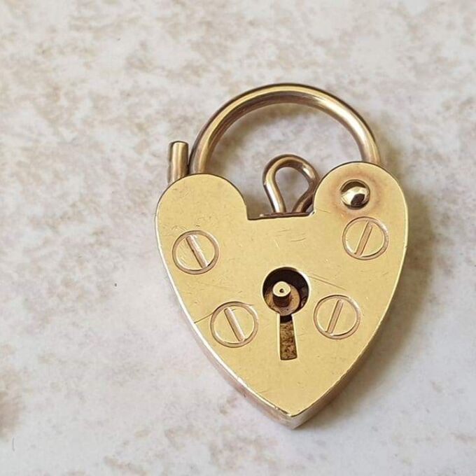 Small Plain Heart Padlock in 9ct Gold