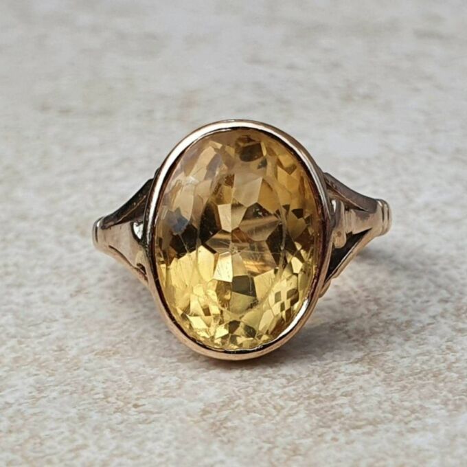 Oval Citrine Ring in 9ct Gold, a UK E or a US 2 1/2