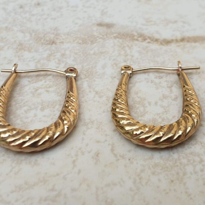 Oval Creole Hoop Earrings in 9ct Gold