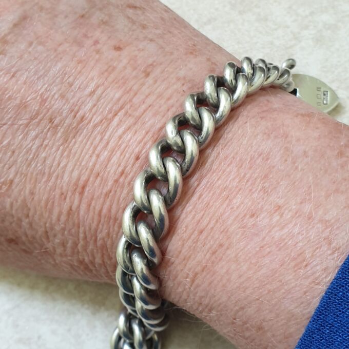 Antique Silver Graduating Curb Chain and Heart Padlock, 7 1/2 inches