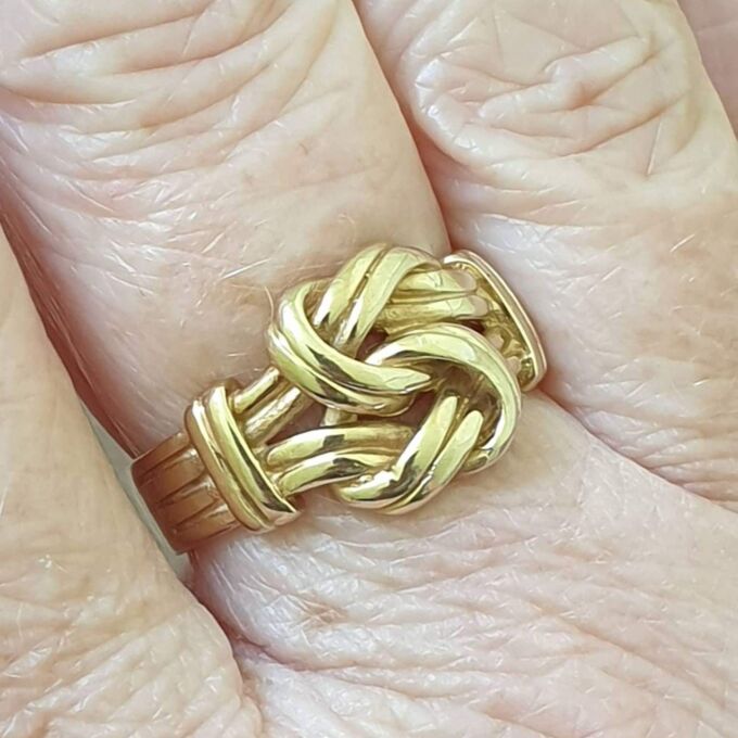 Double Lovers Knot Ring in 9ct Gold, a UK Q 1/2 or a US 8 1/2