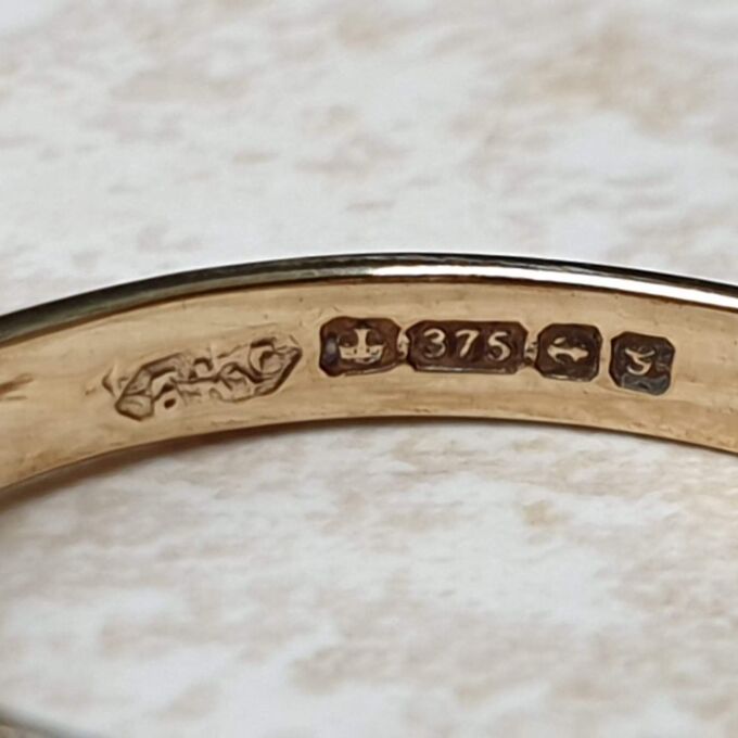 Blue Sapphire Five Stone Ring in 9ct Yellow Gold, a UK K 1/2 or a US 5 3/4.