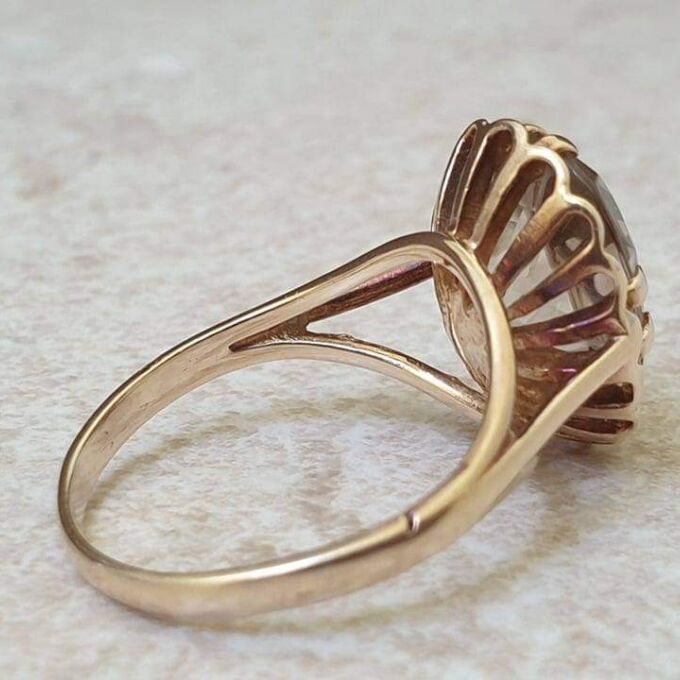 Oval Pale Quartz Ring in 9ct Gold, a UK O or a US 7 1/2