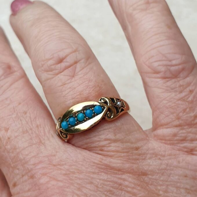 Vintage Turquoise Paste Ring in 9ct Gold,  a UK M – M 1/2 or a US 6 1/2.