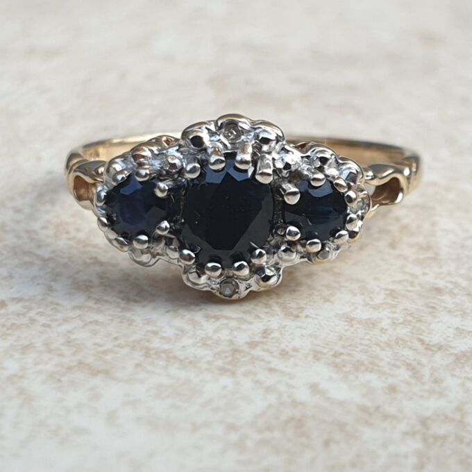 Three Stone Sapphire Ring in 9ct Gold, a UK K or a US 5 1/2