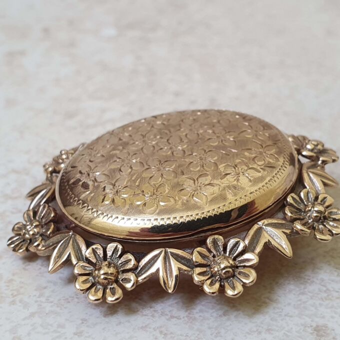Incredibly Ornate Locket with Brooch and Pendant Options in 9ct Gold.