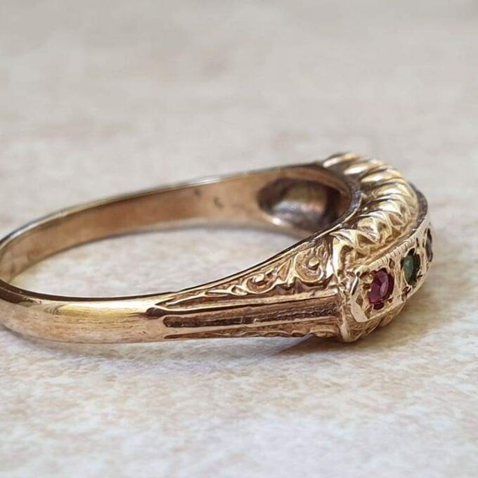 REGARDS Acrostic Ring in 9ct Gold, a UK O or a US 7 1/2