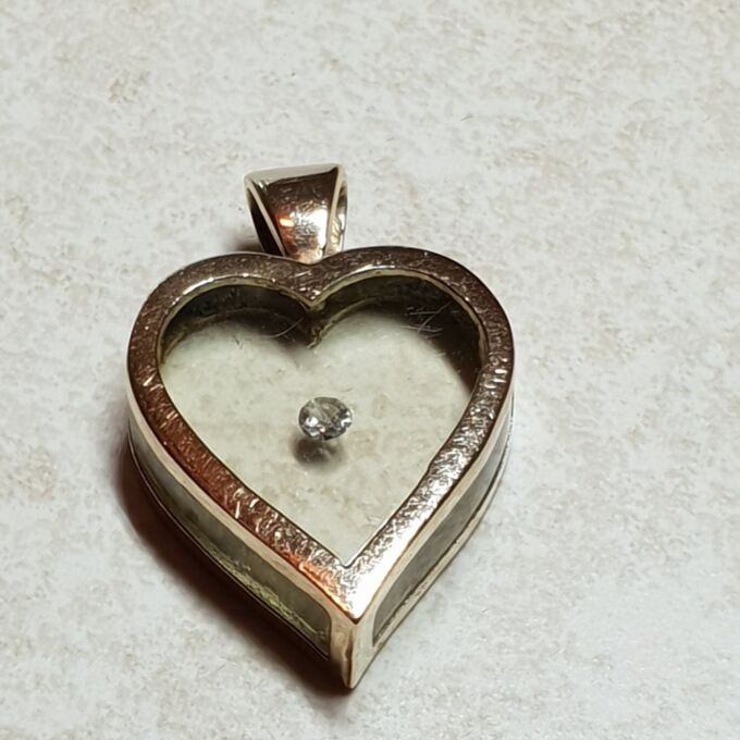 Delightful Floating Diamond Heart Pendant in 9ct Gold