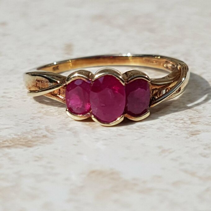 Ravishing Synthetic Ruby Three Stone Trilogy 9ct Gold Ring