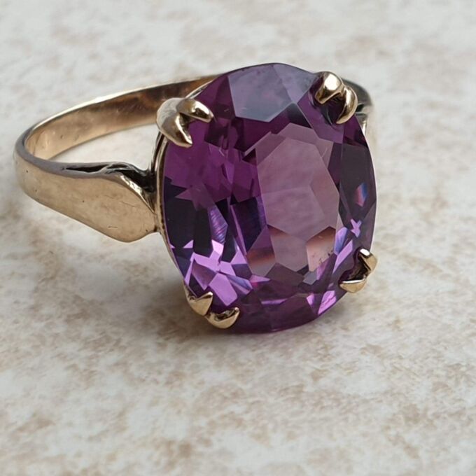 Synthetic Colour Change Sapphire Ring in 9ct Gold,  a UK J1/2 or a US 5 1/4.