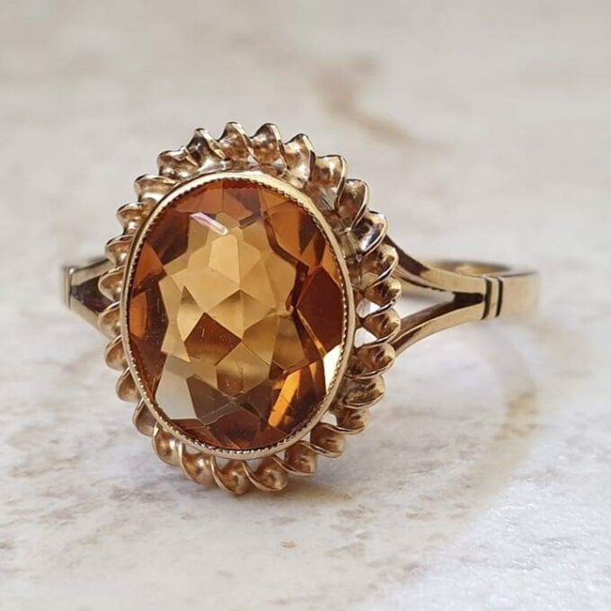 Oval Citrine Solitaire Ring in 9ct Gold, a UK Q or a US 8 1/2