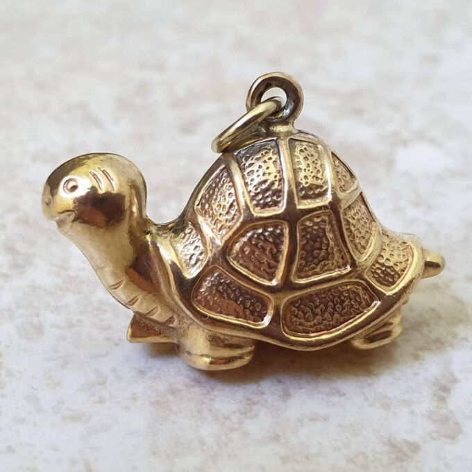 Tortoise Charm Pendant in 9ct Gold