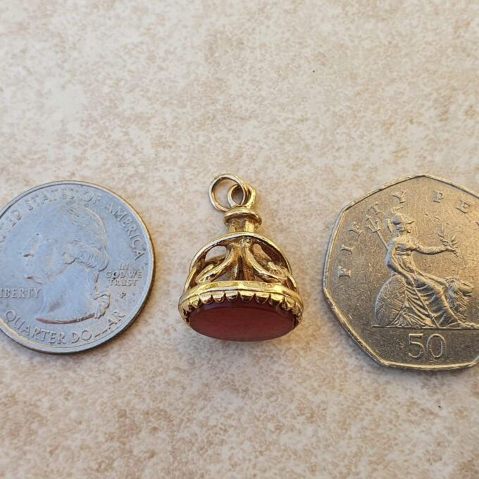 Carnelian Fob Pendant in 9ct Gold