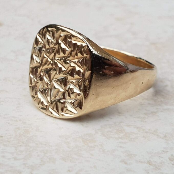 Textured Oval Signet Ring in 9ct Gold, a UK O or a US 7 1/2.