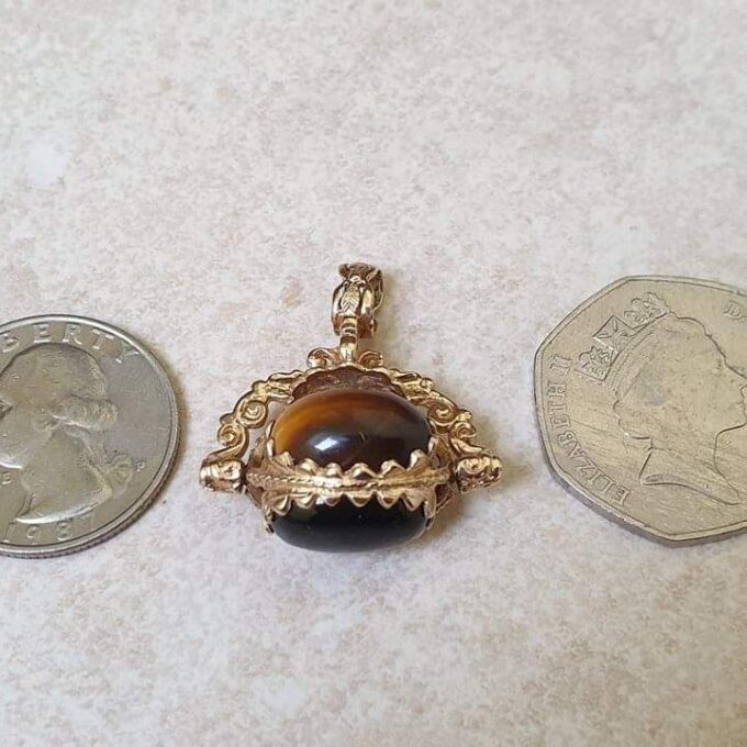 Three Stone Spinner Fob Pendant in 9ct Gold