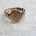 Sunray Signet Ring in 9ct Gold, a UK S 1/2 or a US 9 3/4