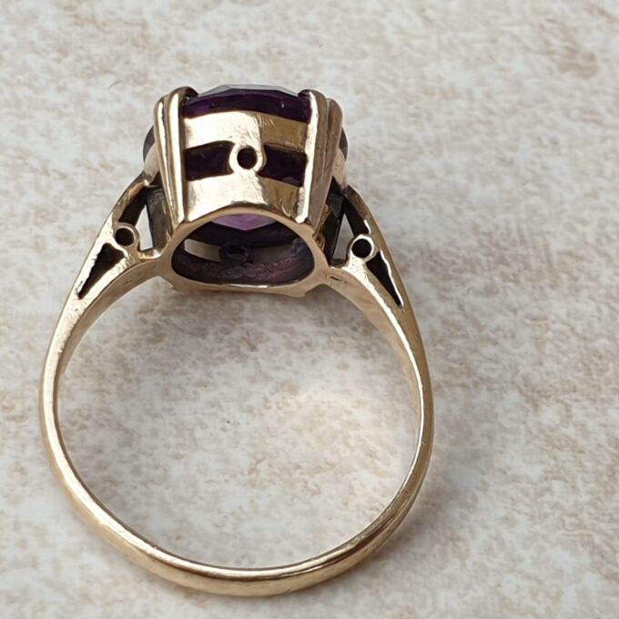 Synthetic Colour Change Sapphire Ring in 9ct Gold,  a UK J1/2 or a US 5 1/4.