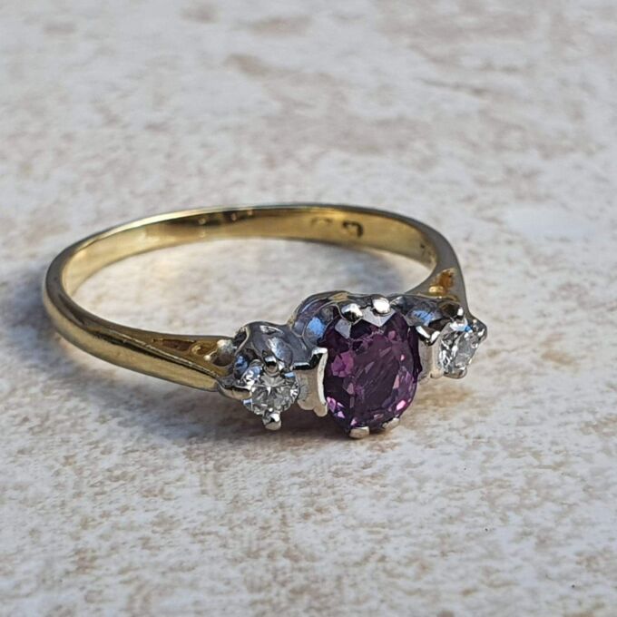Purple Sapphire and Diamond Ring in 18ct Gold, a UK M 1/2 or a US 6 1/2.