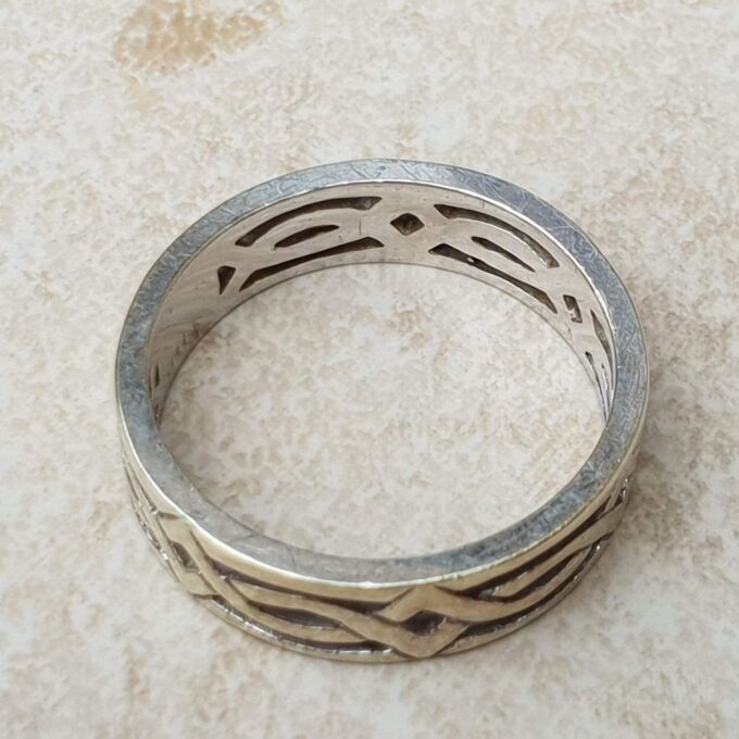 Celtic Knot White Gold Band Ring in 9ct,  a UK M 1/2 or a US 6 3/4.