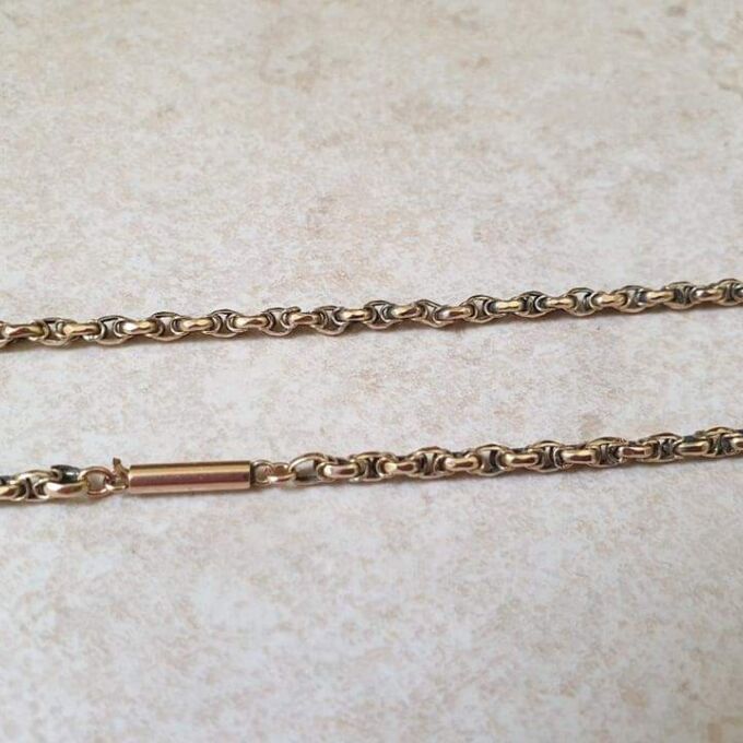 Antique Chain in 9ct Gold, 17 inches.