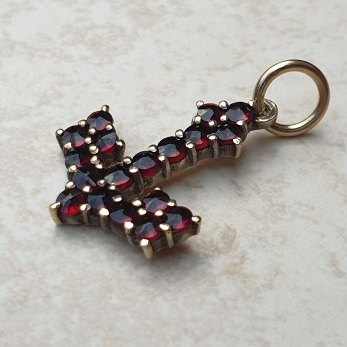 Delightful Garnet Set Anchor Pendant