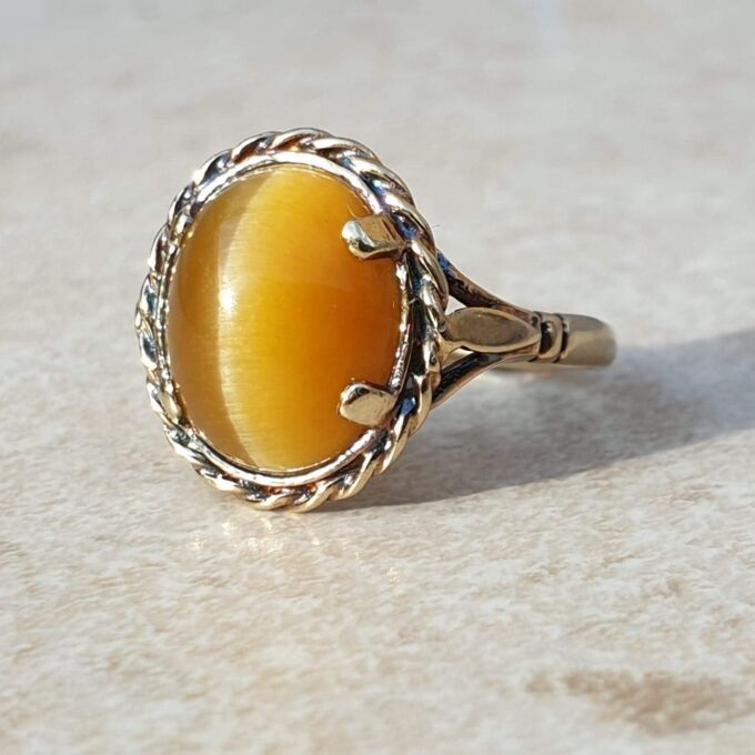 Tigers Eye Ring in 9ct Gold, a UK M 1/2 or a US 6 3/4.