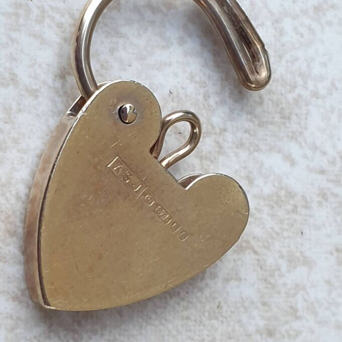 Small Plain Heart Padlock in 9ct Gold