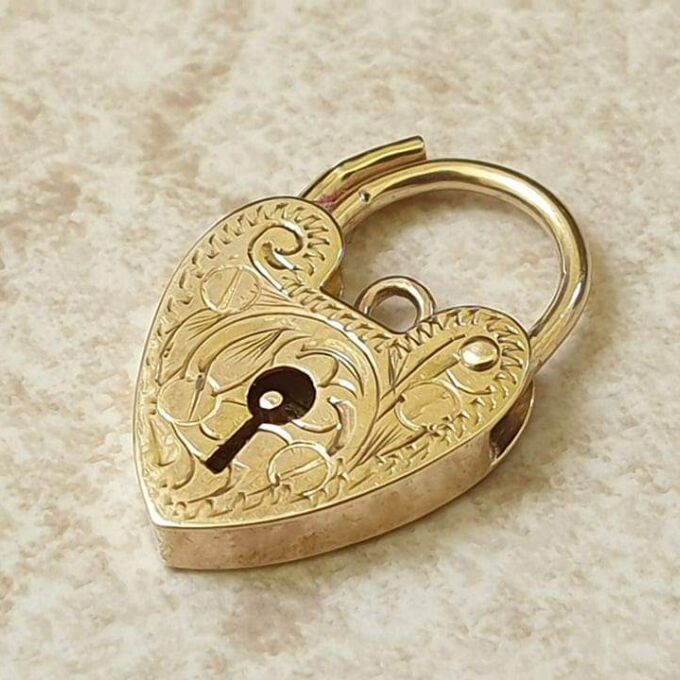 Zig Zag Engraved Heart Padlock in 9ct Gold