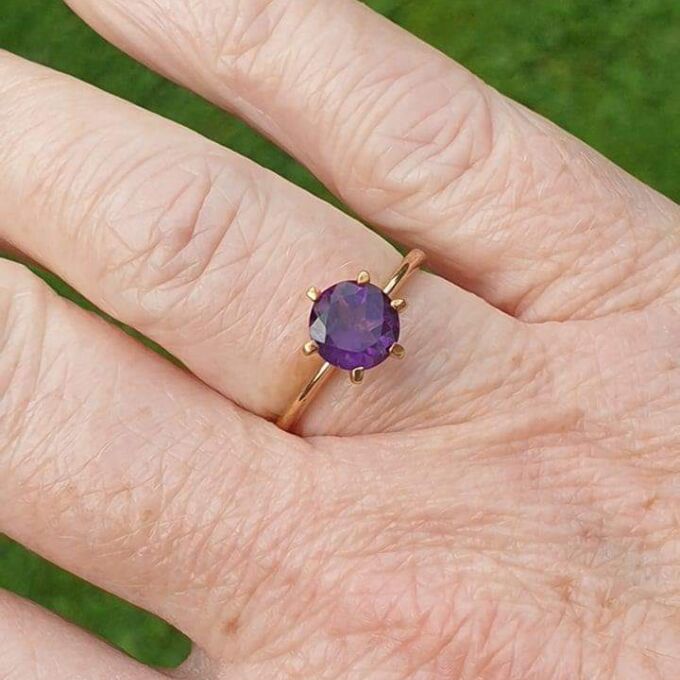Amethyst Solitaire Ring in 9ct Gold.