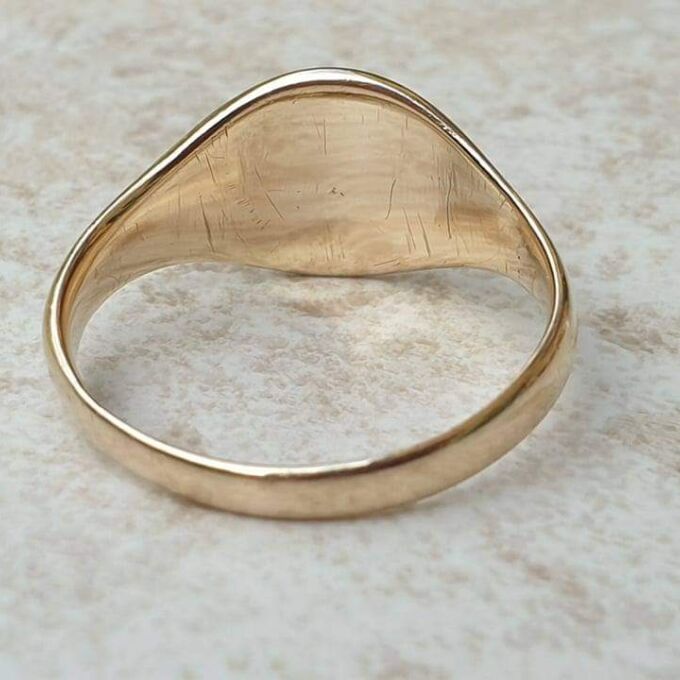 Classic Plain Signet Ring in 9ct Gold, a UK S or a a US 9 1/4