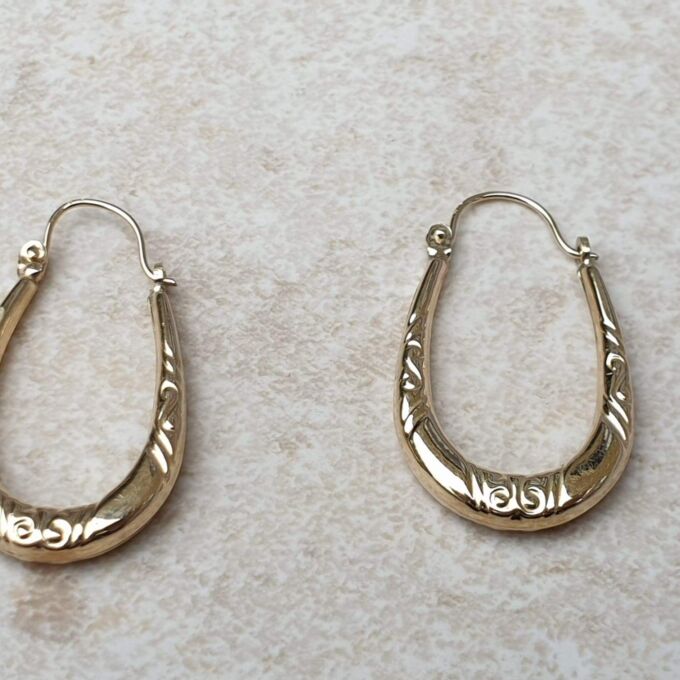 Creole Oval Hoop Earrings in 9ct Gold.
