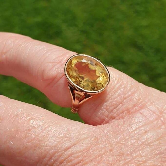 Oval Citrine Ring in 9ct Gold, a UK E or a US 2 1/2