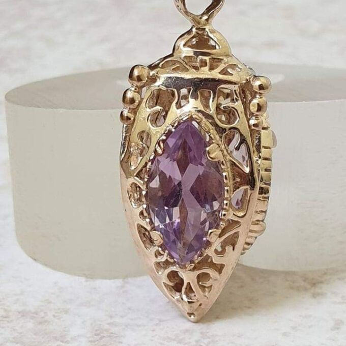 Luscious Lantern Pendant with Amethyst in 9ct Gold
