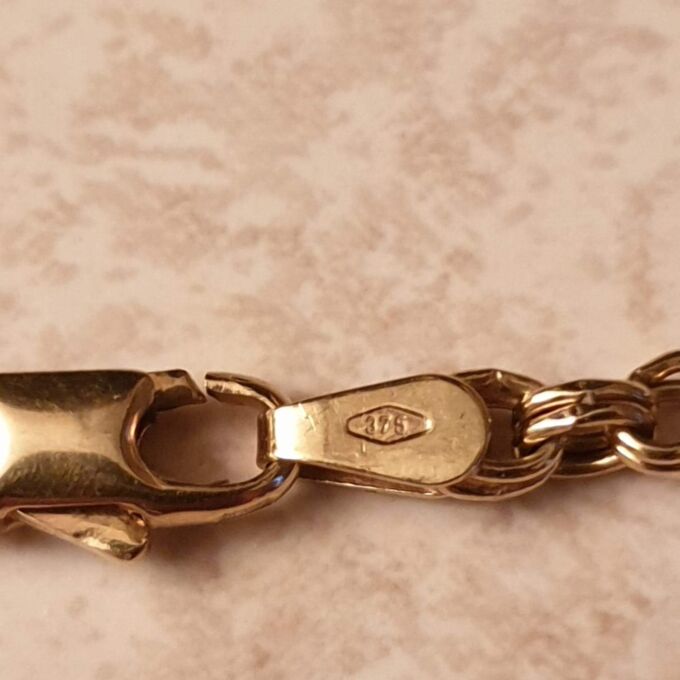 Fancy Belcher Chain in 9ct Gold,  16 inches in length.